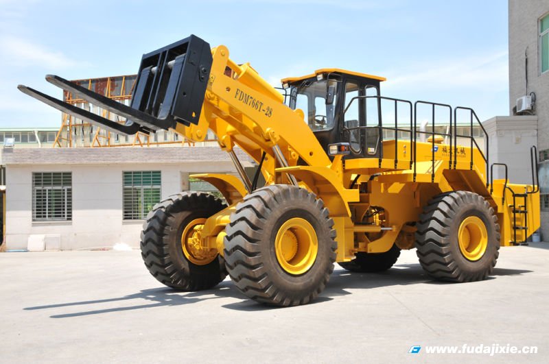 欧冠网（中国）28吨轮式叉装车通过福建省新产品新技术