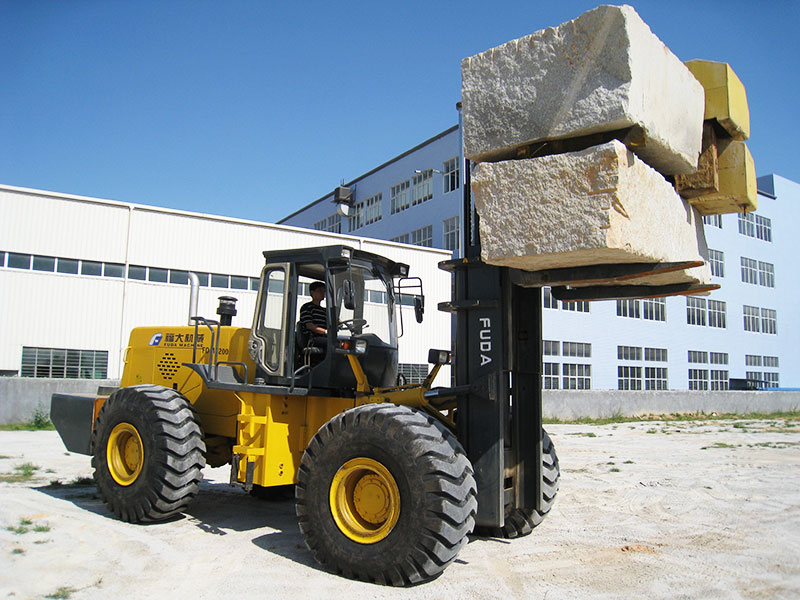 大型越野叉车（四轮驱动叉车）价格 — 欧冠网（中国）